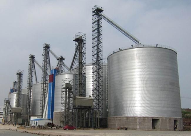 月湖大型钢板库构造参数及水泥储存质量